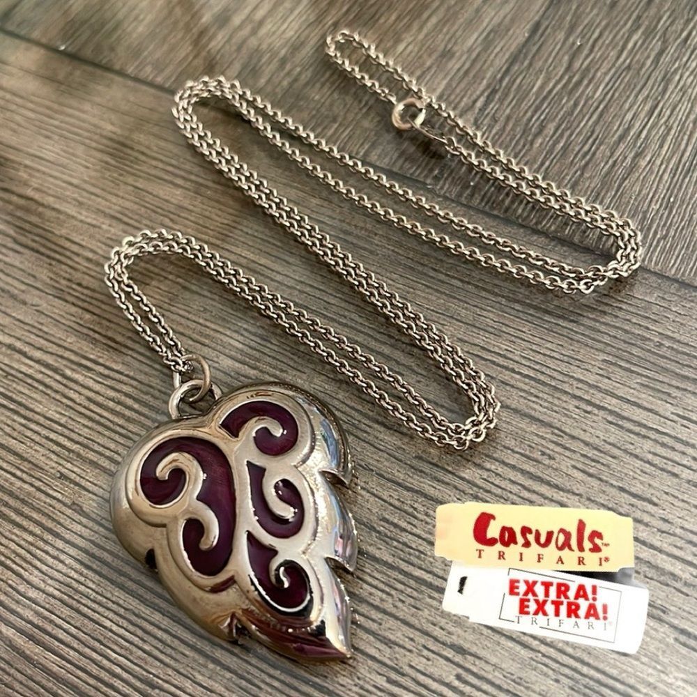 TRIFARI TM CASUALS SILVER-TONE CHAIN NECKLACE AMETHYST ENAMEL LEAF PENDANT